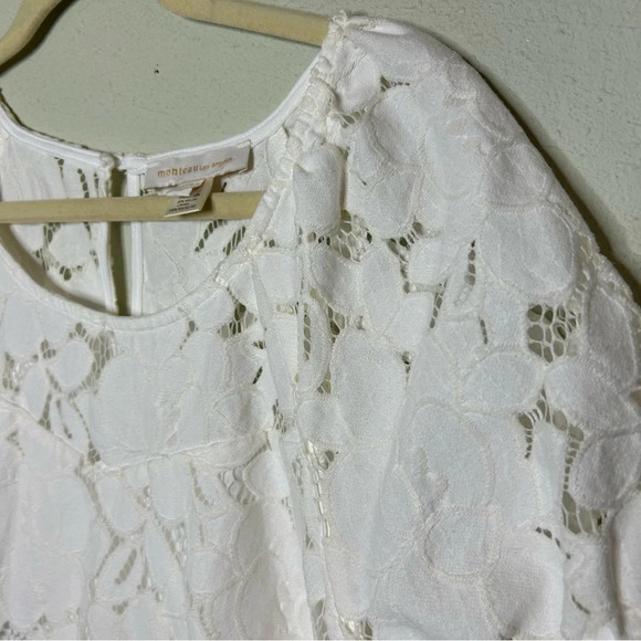 Monteau White Floral Eyelet Top Size Medium - Picture 4 of 7